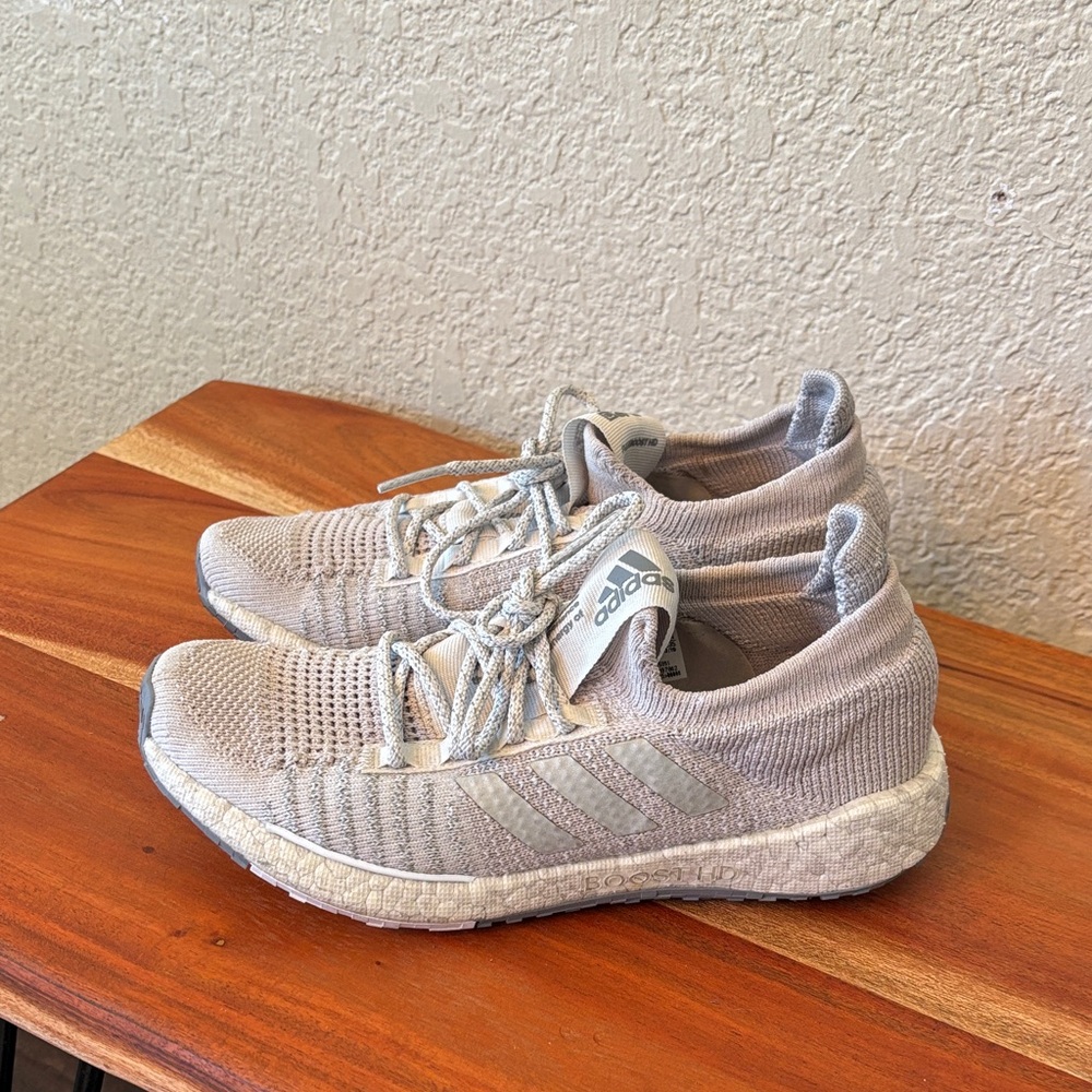 Adidas Pulseboost HD Sneaker (Like New)